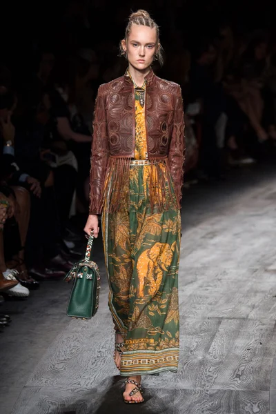 Look 54